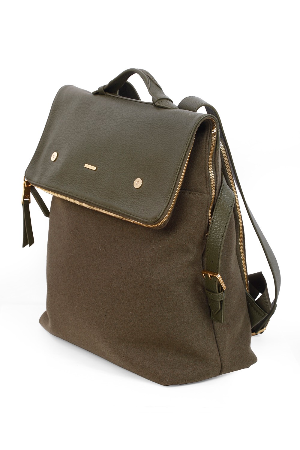 shop EMPORIO ARMANI  Zaino: vEmporio Armani zaino in pelle granata con inserto in feltro.
Zaino con patta e chiusura zip, manico superiore e spallacci regolabili. 
Composizione 100% Pelle di bovino.
Dimensioni: 34 x 40 x 16,5 cm.
Pelle.
Feltro.
Chiusura con zip.
Manico singolo.
Spallacci regolabili.
Placchetta logo.
Fabbricato in Cina.. Y4O431 Y727A-80093 number 818909